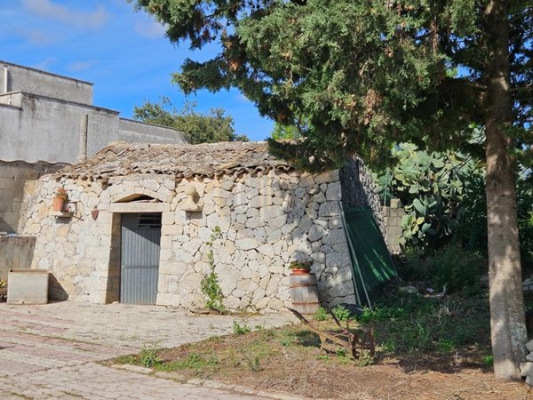 casa indipendente in vendita a Martano