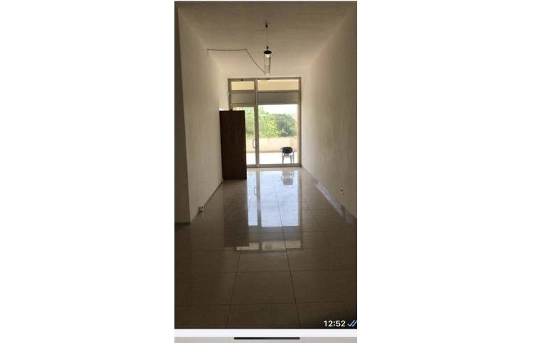 locale commerciale in vendita a Martano