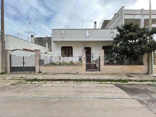 casa indipendente in vendita a Martano
