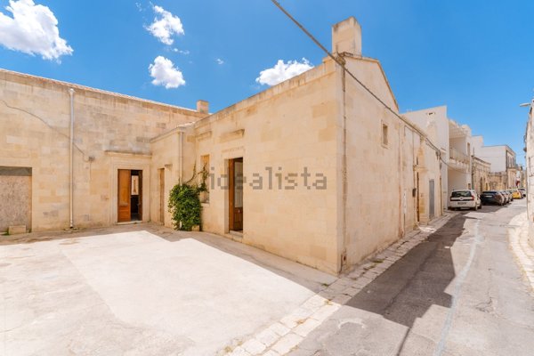 casa indipendente in vendita a Martano