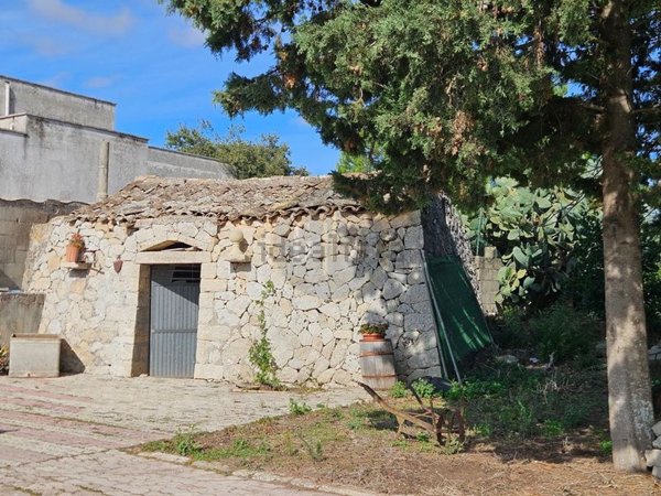 casa indipendente in vendita a Martano