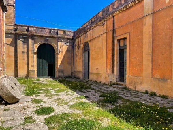 intera palazzina in vendita a Martano