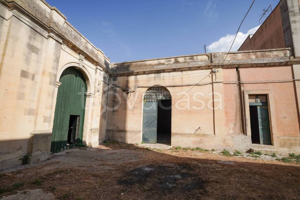 intera palazzina in vendita a Martano