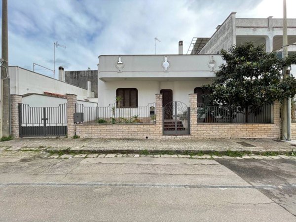 casa indipendente in vendita a Martano