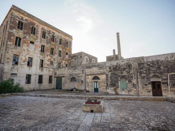 intera palazzina in vendita a Martano