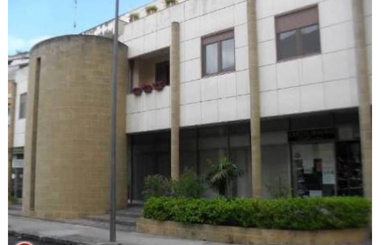 negozio in vendita a Martano