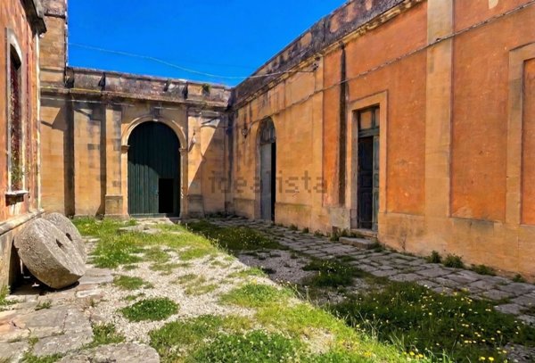 casa indipendente in vendita a Martano