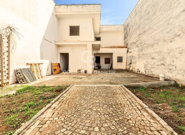 casa indipendente in vendita a Martignano