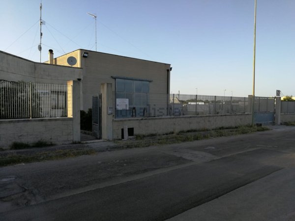 negozio in vendita a Martignano