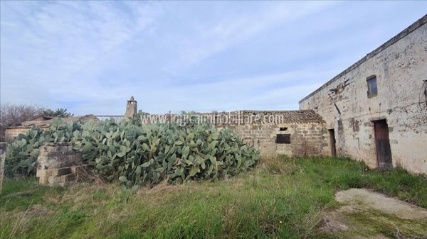 casale in vendita a Martignano