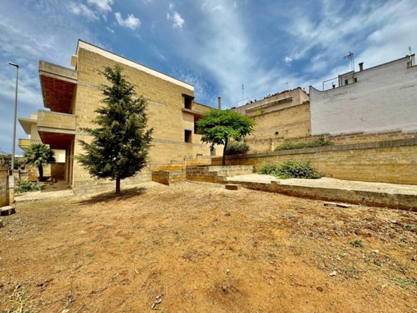 casa indipendente in vendita a Matino
