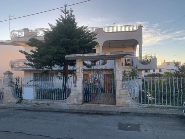 casa indipendente in vendita a Matino