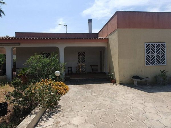 casa indipendente in vendita a Matino