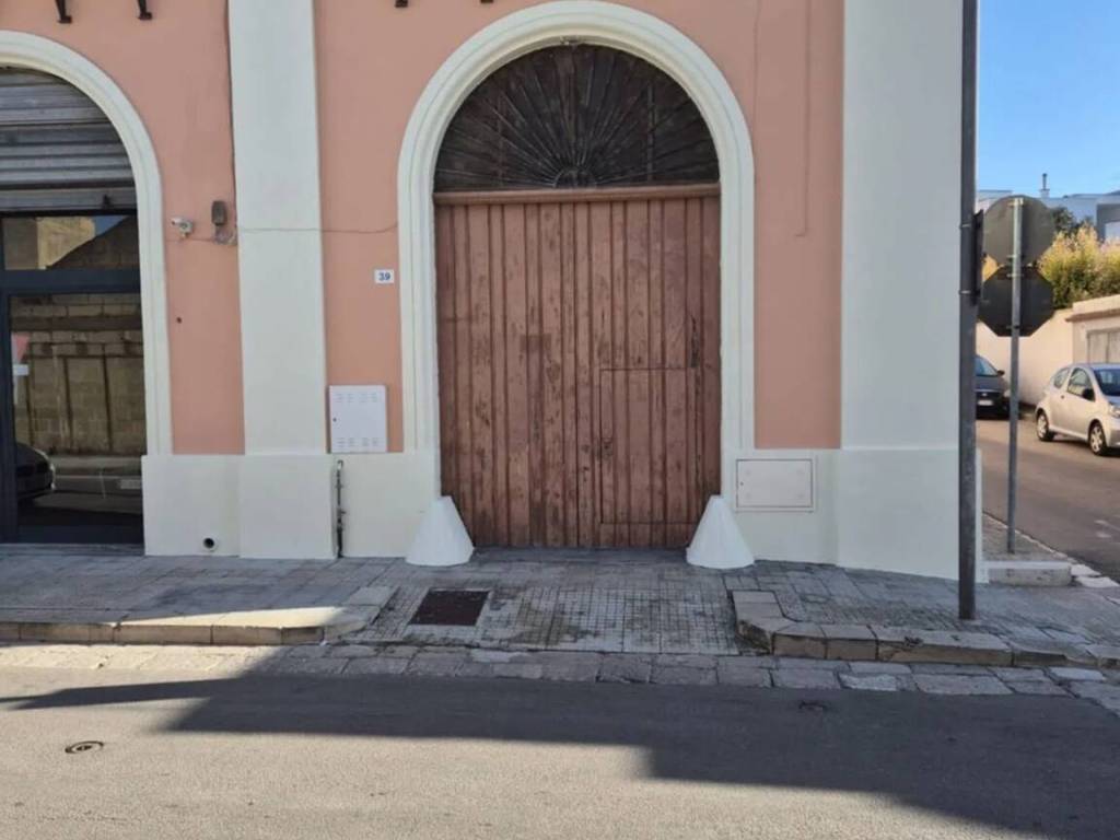 negozio in vendita a Matino