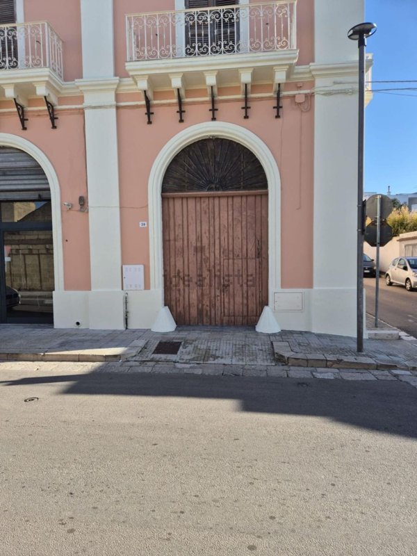 locale commerciale in vendita a Matino