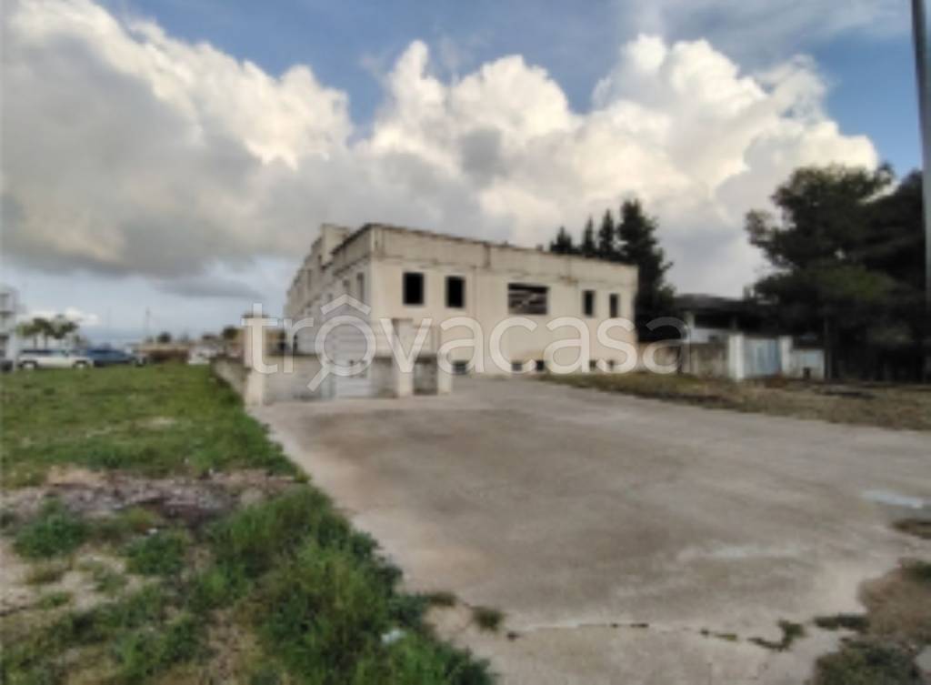 locale commerciale in vendita a Matino