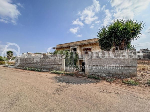 casa indipendente in vendita a Matino