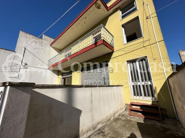 casa semindipendente in vendita a Matino