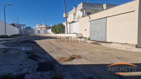 locale commerciale in vendita a Matino