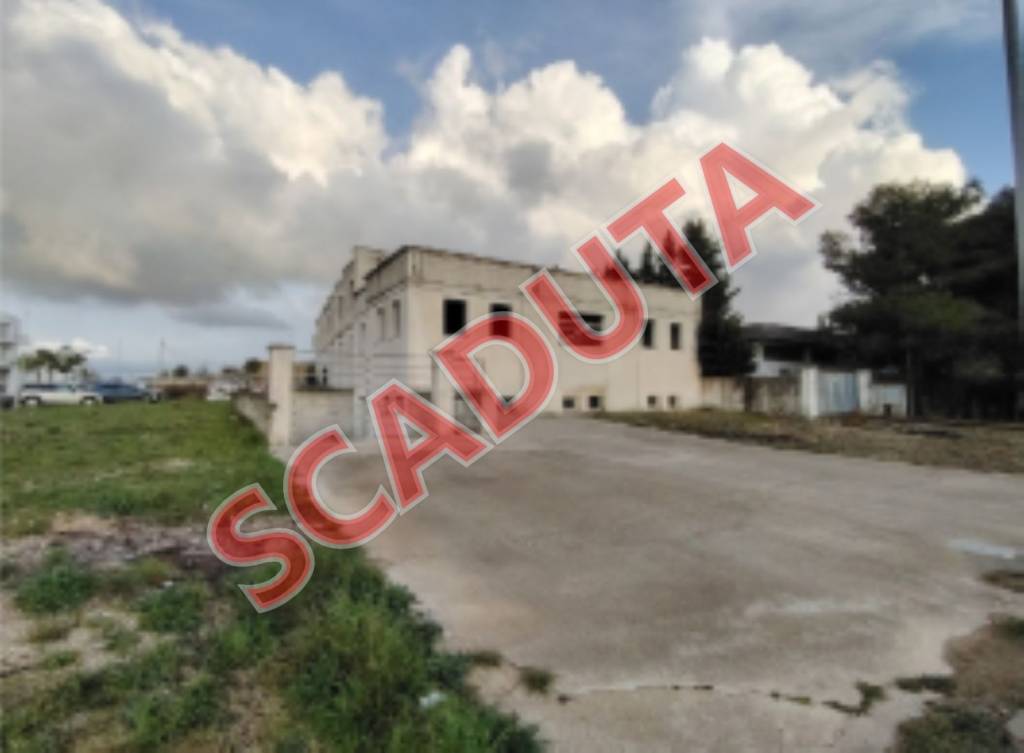 locale commerciale in vendita a Matino