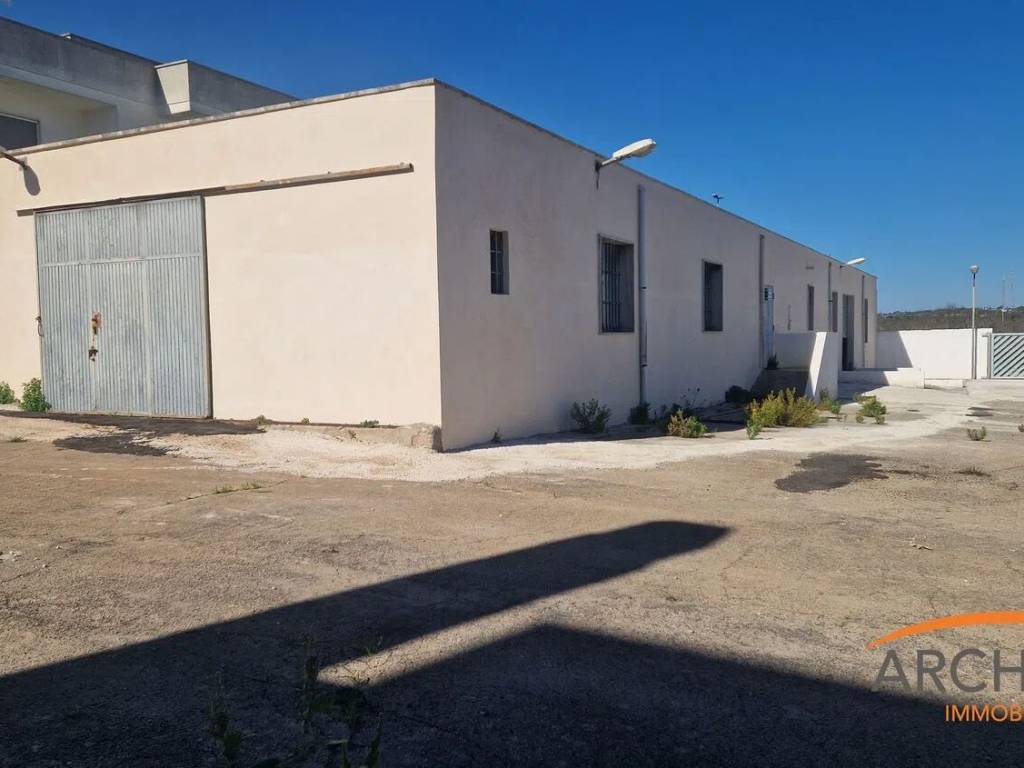 negozio in vendita a Matino