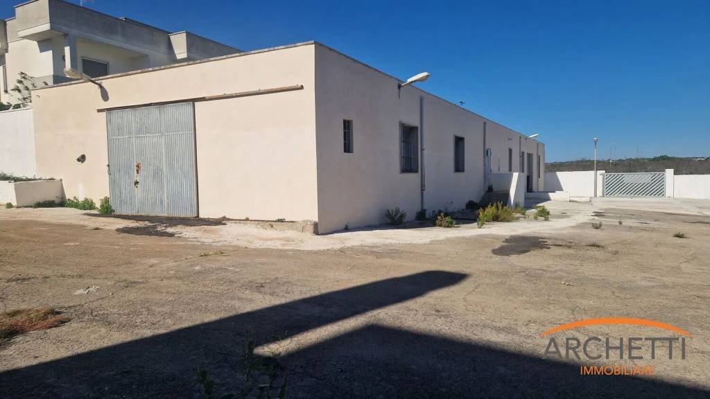 negozio in vendita a Matino