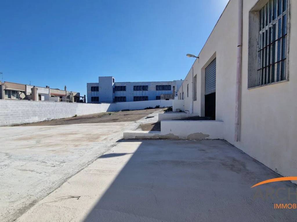 negozio in vendita a Matino