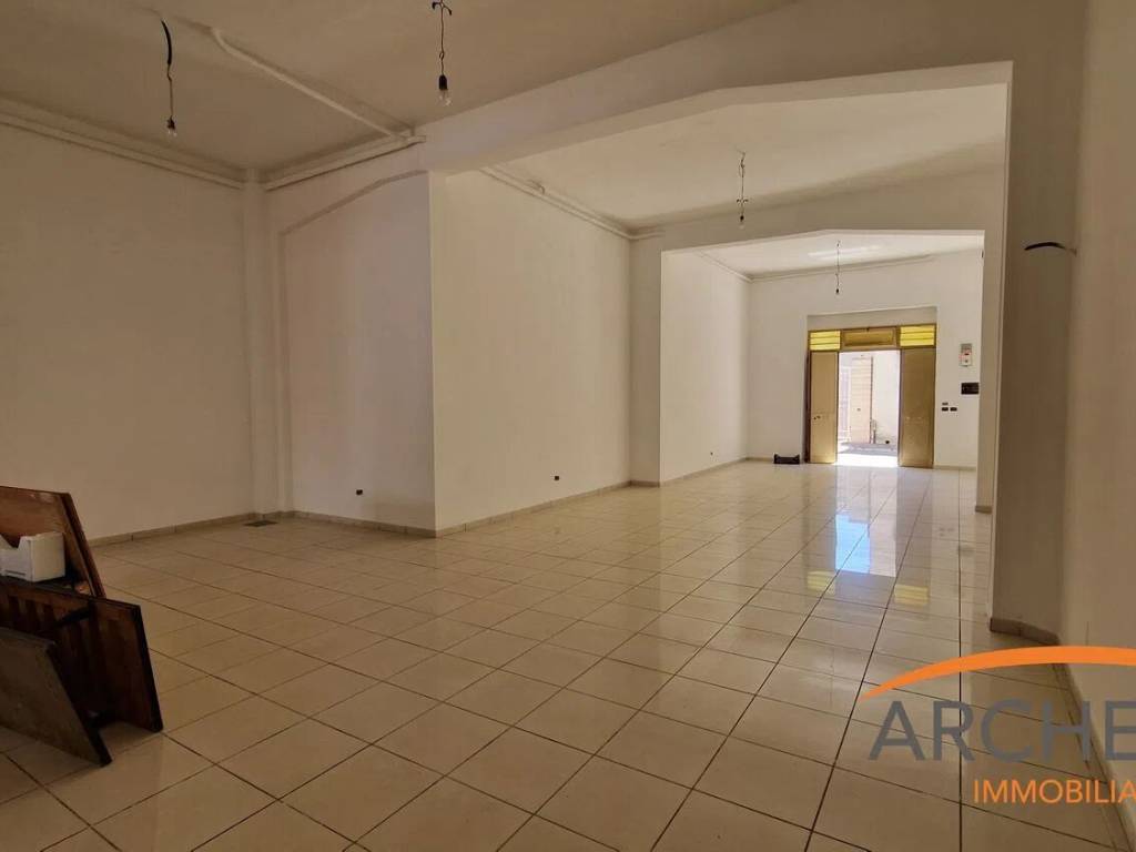 negozio in vendita a Matino