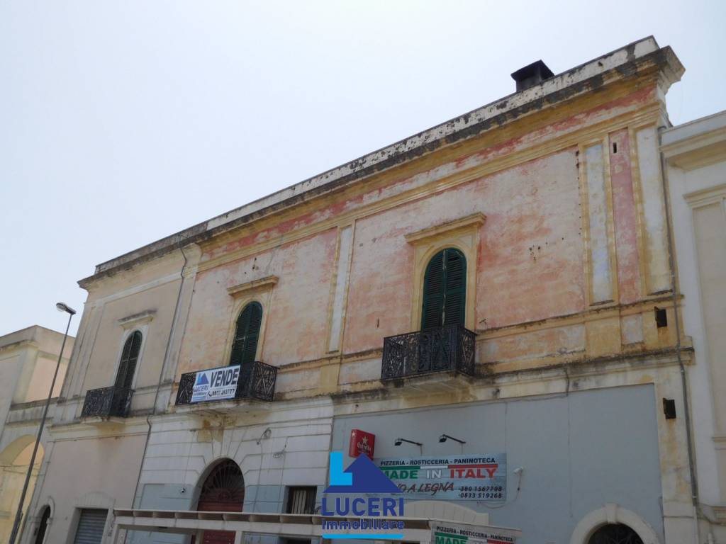 intera palazzina in vendita a Matino in zona Bosco