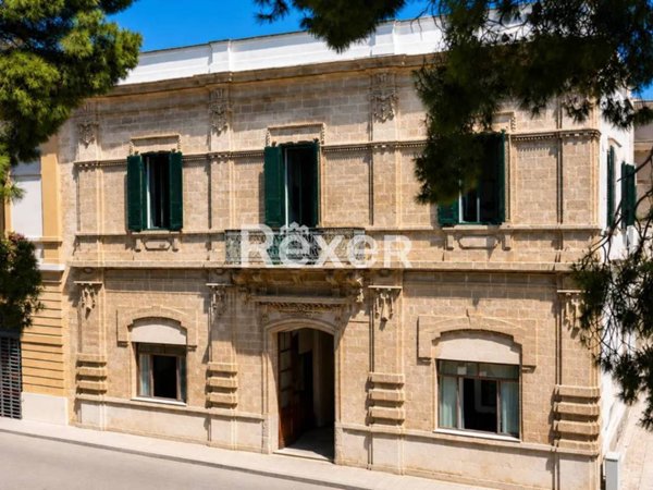 intera palazzina in vendita a Matino in zona Bosco