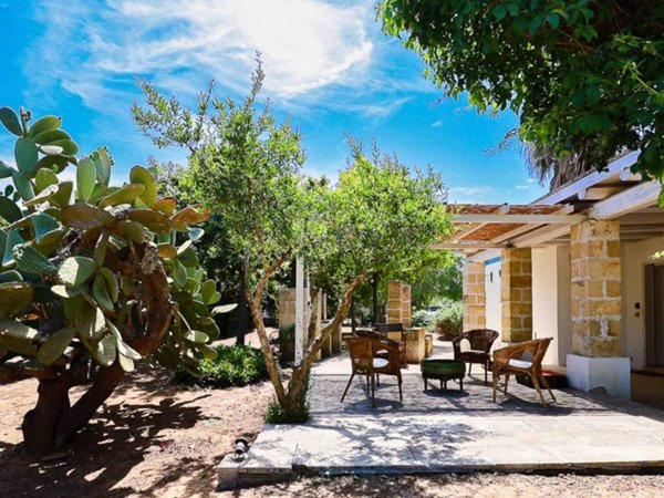casa indipendente in vendita a Matino in zona Bosco