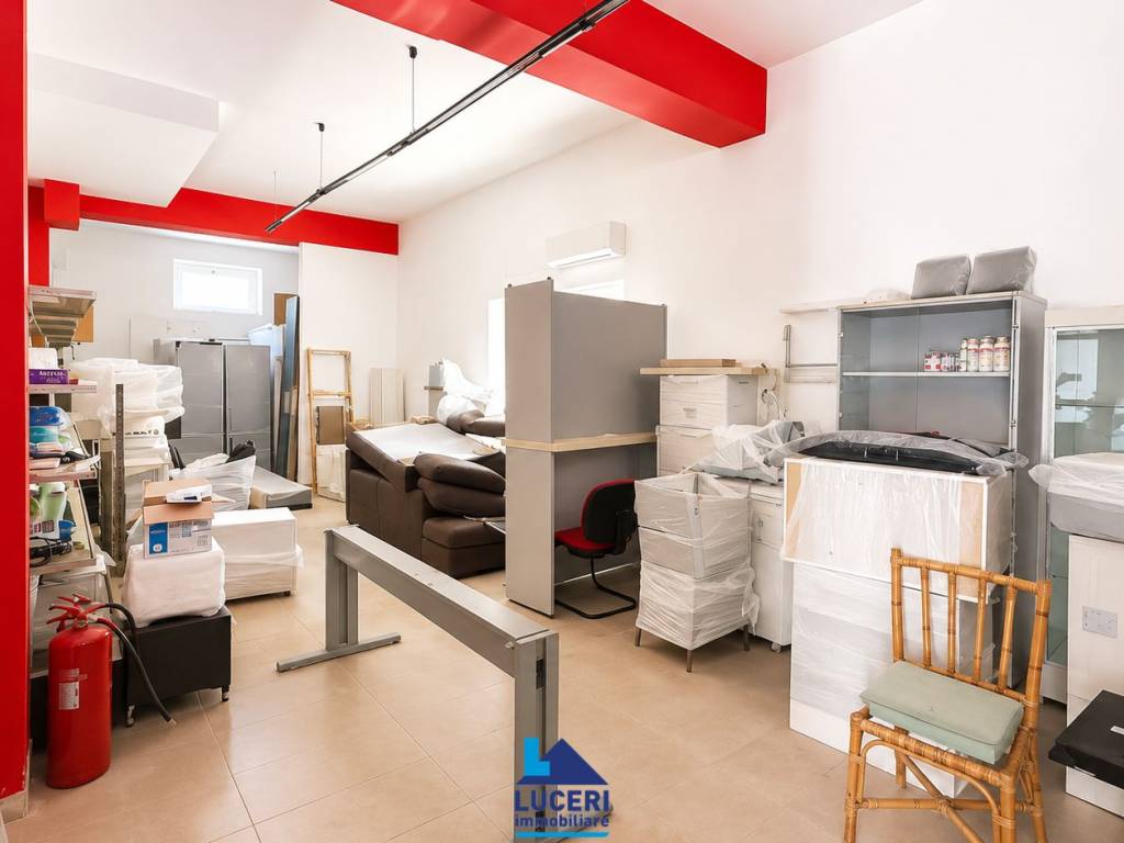negozio in vendita a Matino in zona Bosco