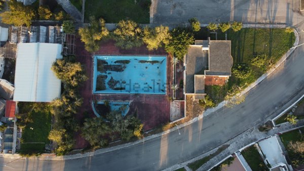 locale commerciale in vendita a Melendugno in zona Torre Saracena