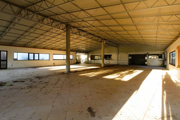 locale commerciale in vendita a Melendugno in zona Torre Saracena