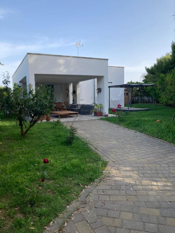 casa indipendente in vendita a Melendugno in zona Torre dell'Orso