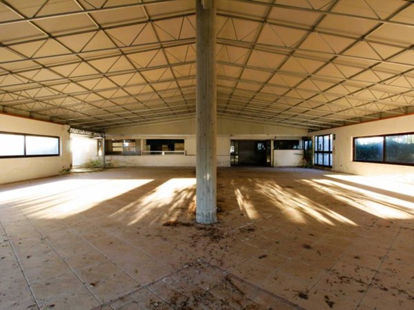 negozio in vendita a Melendugno in zona Torre Saracena