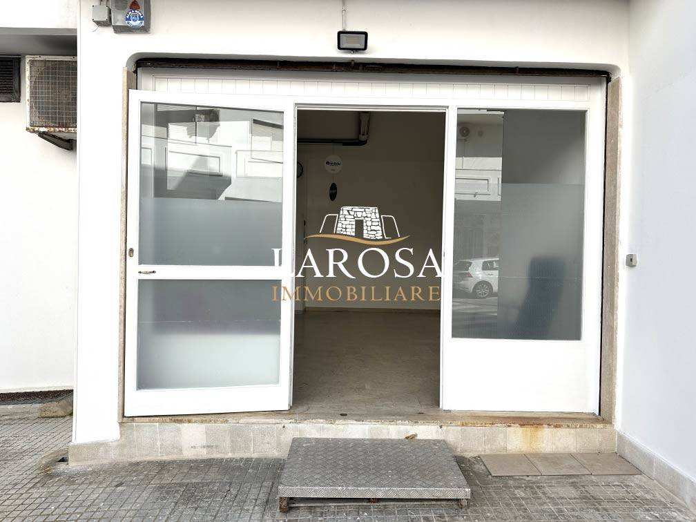 negozio in vendita a Melendugno in zona San Foca