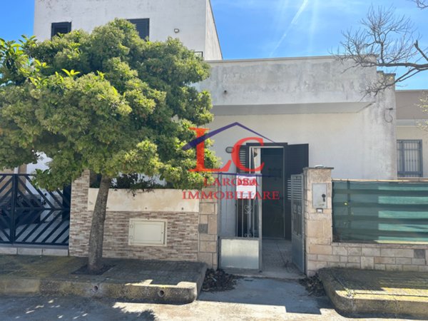 casa indipendente in vendita a Melendugno in zona Torre dell'Orso