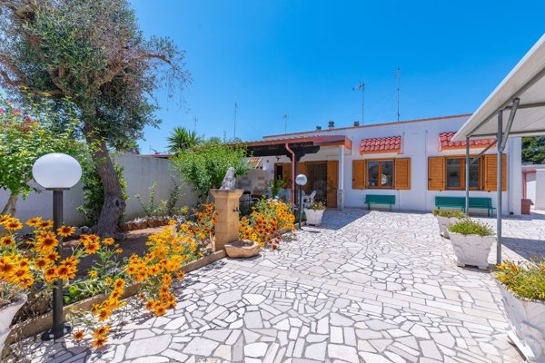 casa indipendente in vendita a Melendugno in zona Torre Specchia