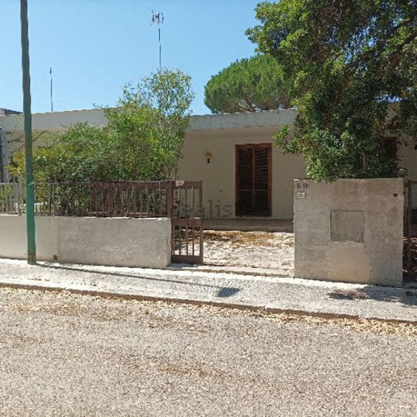 casa indipendente in vendita a Melendugno in zona Torre Saracena