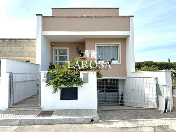 casa indipendente in vendita a Melendugno in zona Rocca Vecchia