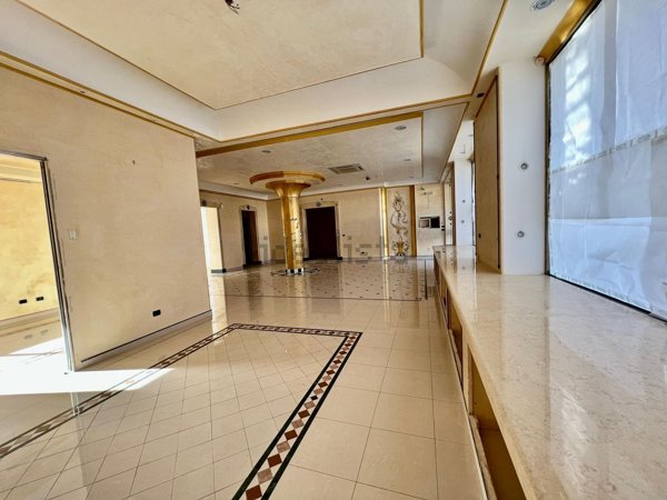 locale commerciale in vendita a Melendugno