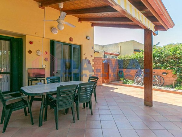 casa indipendente in vendita a Melendugno in zona Torre dell'Orso