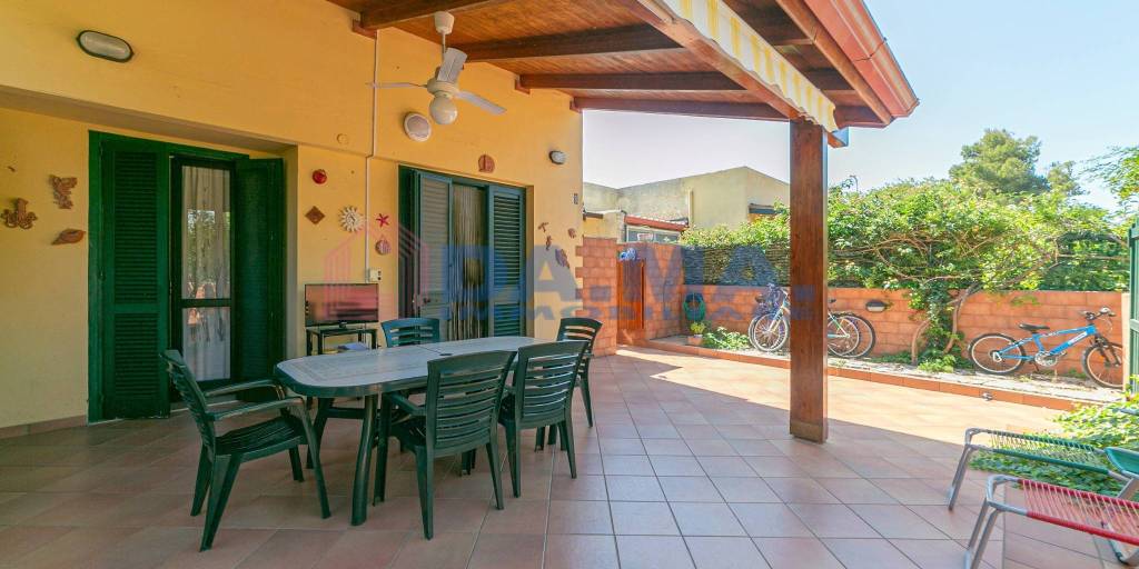 casa indipendente in vendita a Melendugno in zona Torre dell'Orso