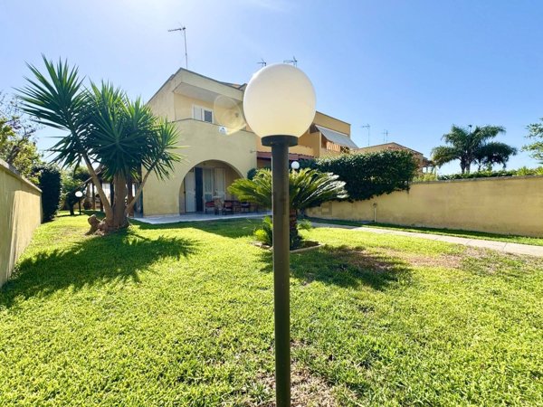 casa indipendente in vendita a Melendugno in zona Torre Saracena
