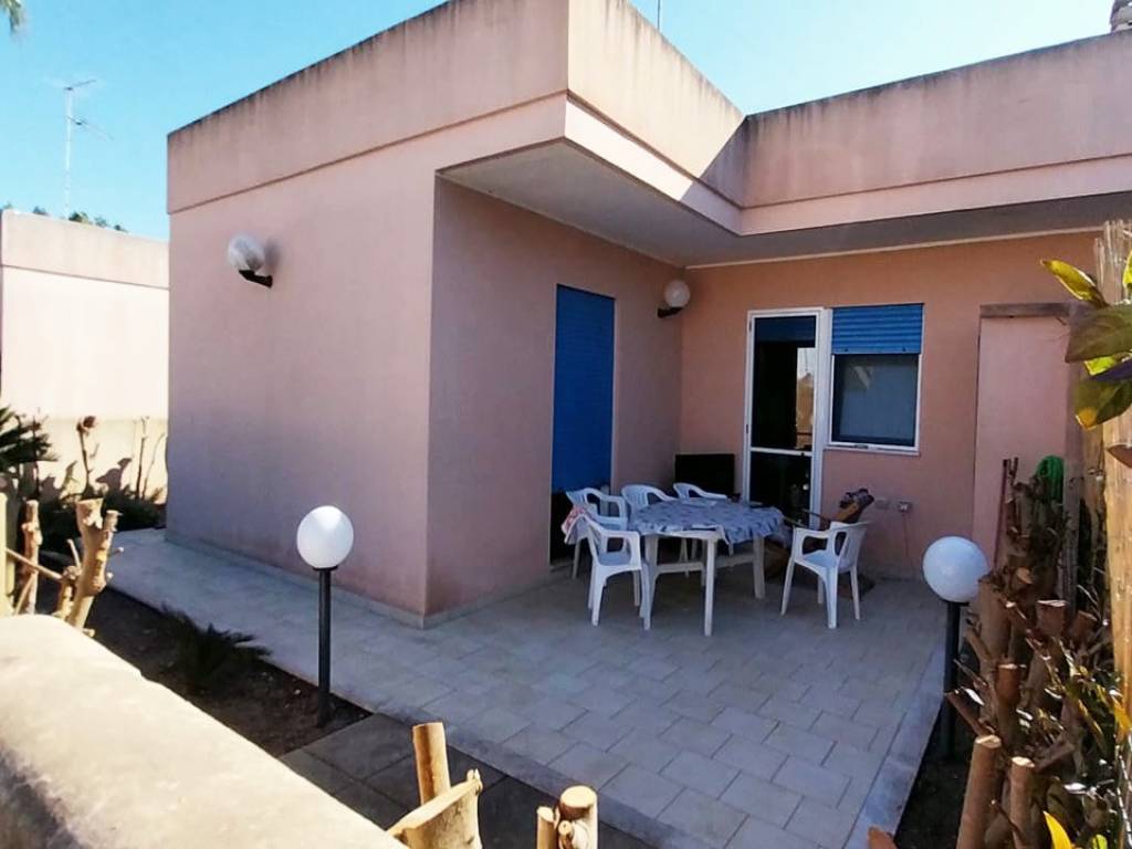 casa indipendente in vendita a Melendugno in zona Torre Saracena