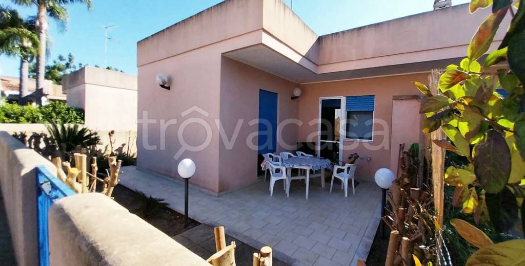 casa indipendente in vendita a Melendugno in zona Torre Saracena
