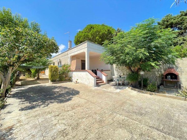 casa indipendente in vendita a Melendugno in zona Torre dell'Orso