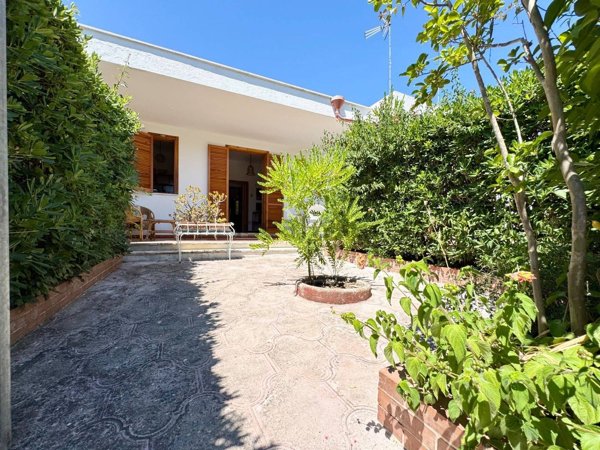 casa indipendente in vendita a Melendugno in zona Torre Sant'Andrea