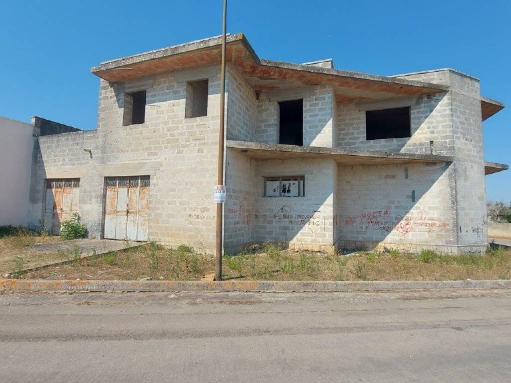 intera palazzina in vendita a Melendugno in zona Borgagne